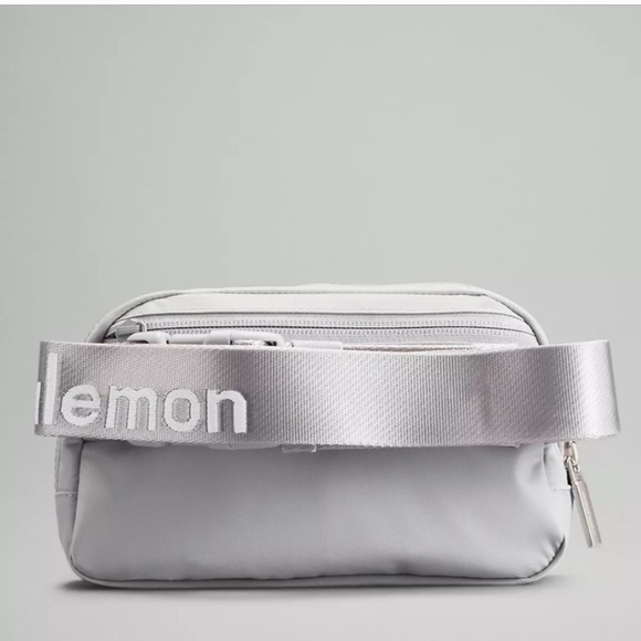 Lululemon Everywhere Belt Bag 1 L NWT - Picture 2 of 2